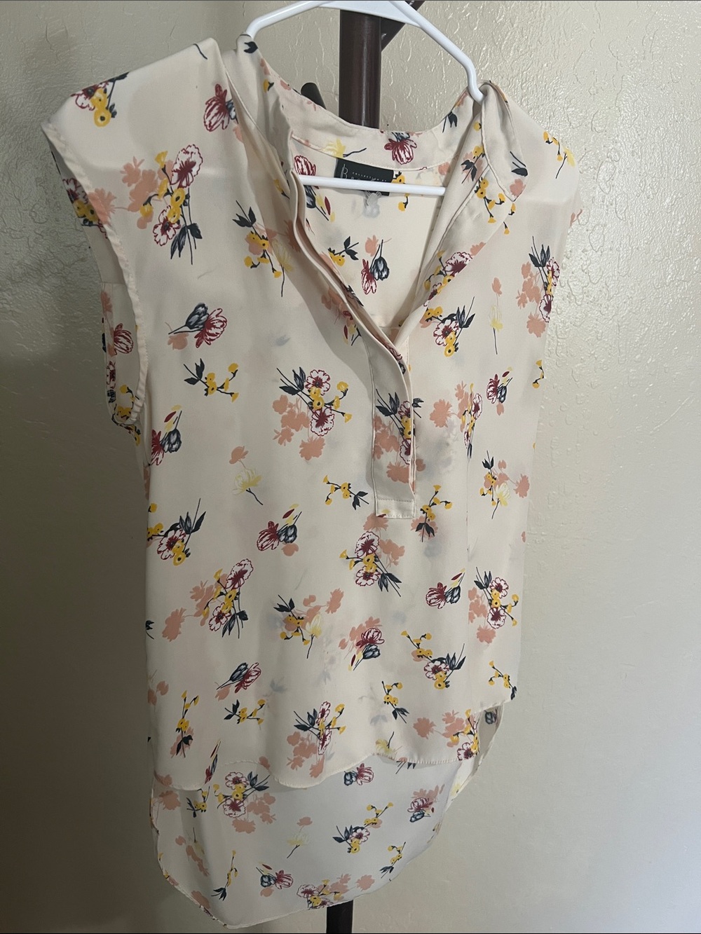 bobeau Cream Floral Sleeveless Blouse with Pink & Yellow Accents